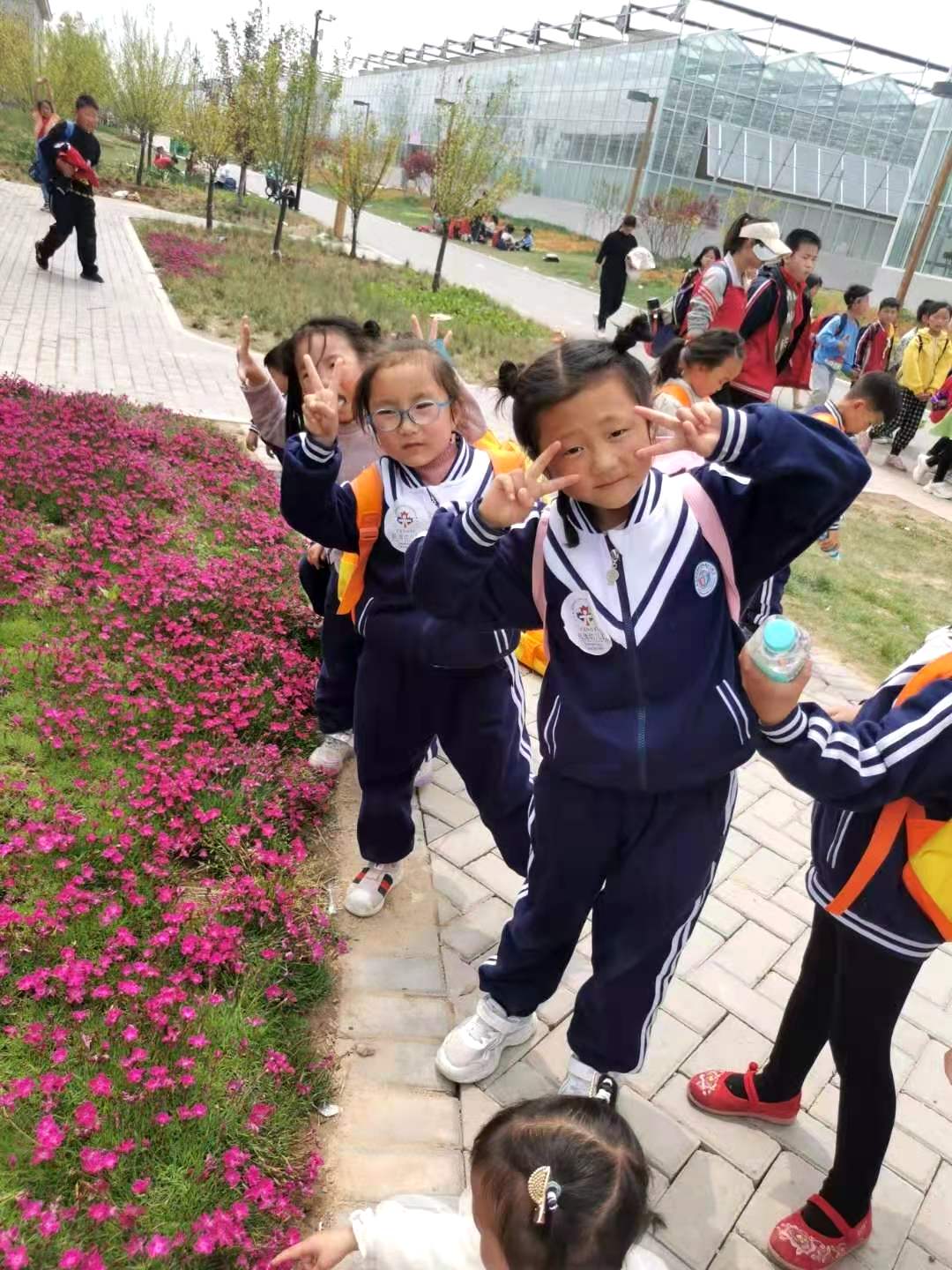 春游時間，穿著校服好好看